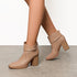 DAMEN-STIEFELETTEN MIT QUADRATISCHER SPITZE UND HOHEM BLOCKABSATZ